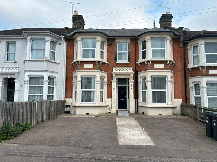 6 Bedroom Terraced House To Rent In Mayfair Avenue, Essex, IG1