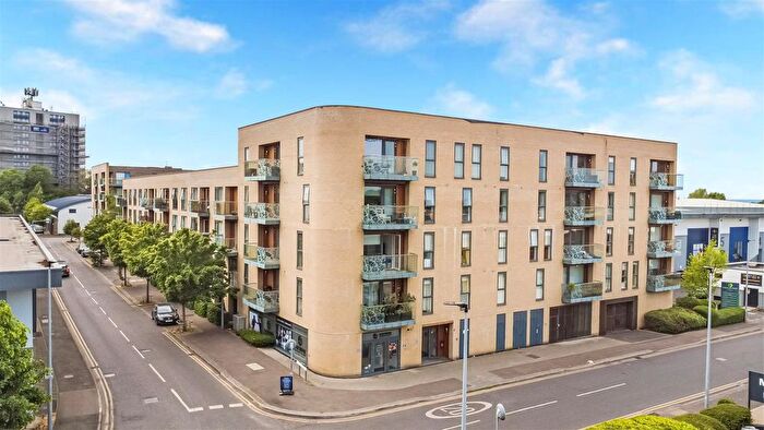 2 Bedroom Flat For Sale In Jubilee Avenue, Highams Park, E4