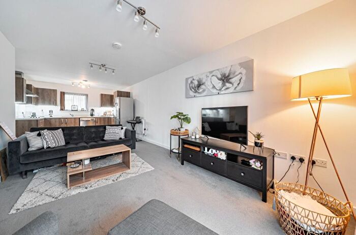 2 Bedroom Flat For Sale In Blueberry Court, Broadis Way, Rainham, RM13