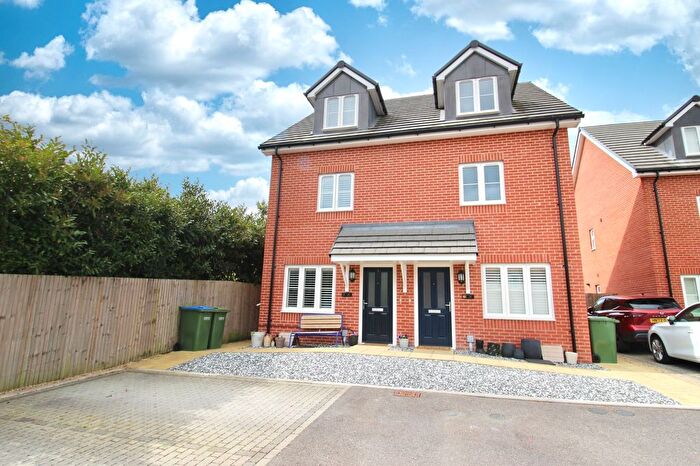 3 Bedroom Semi-Detached House For Sale In Noble Road, Fareham, PO14