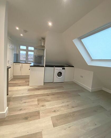 Flat To Rent In Station Road, Mill Hill, NW7