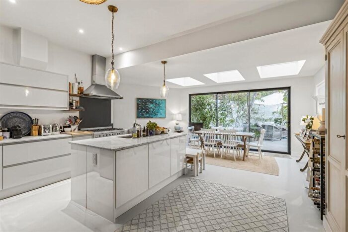 4 Bedroom End Of Terrace House For Sale In Lower Richmond Road, East Sheen, SW14