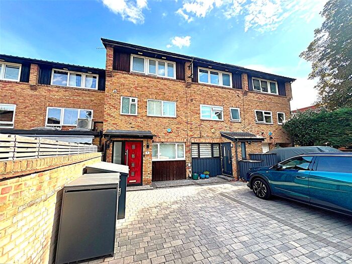 4 Bedroom Terraced House For Sale In Grosvenor Road, Twickenham, TW1