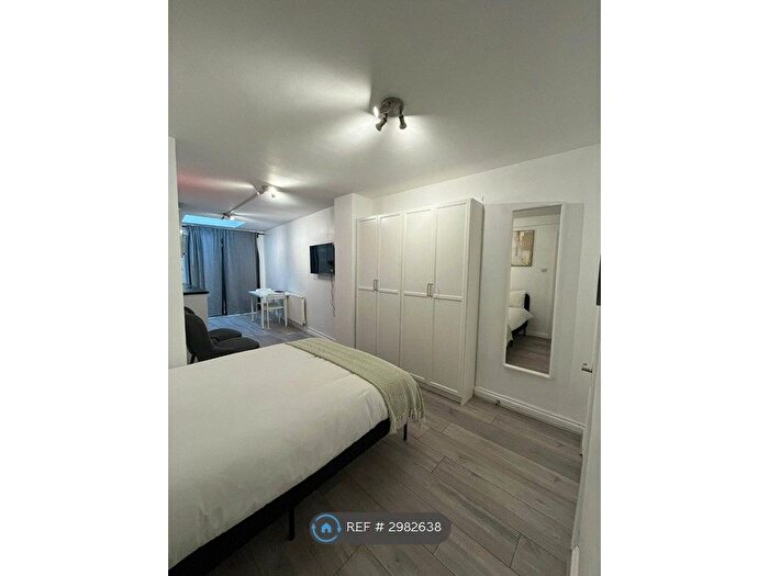 Studio To Rent In Askew Crescent, London, W12