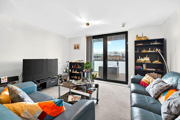 2 Bedroom Flat For Sale In Studio Way, Borehamwood, WD6