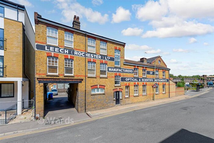 2 Bedroom Apartment For Sale In High Street, Rochester, Kent, ME1