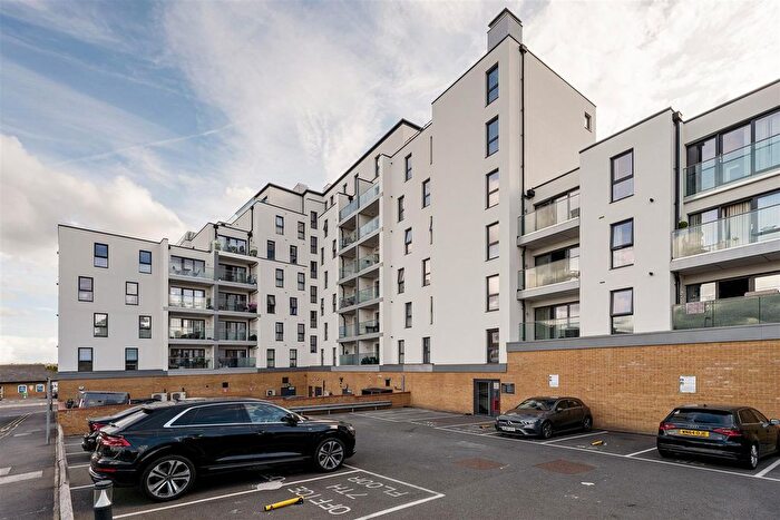 2 Bedroom Flat For Sale In The Broadway, Loughton, IG10
