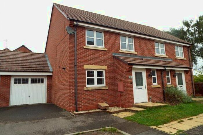 3 Bedroom Semi-Detached House To Rent In Brodie Close, Rugby, CV21