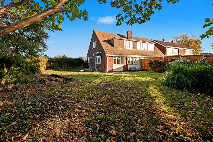 3 Bedroom Semi Detached House For Sale In Next To Park Linden Way, Canvey Island, SS8
