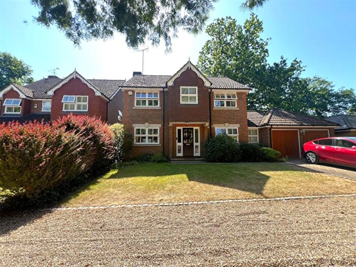 4 Bedroom Detached House To Rent In Redwood Walk, Surbiton, KT6