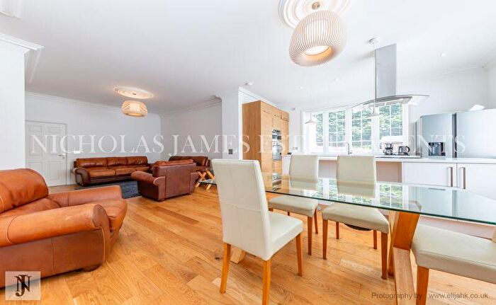 4 Bedroom Flat To Rent In Willenhall Lodge, Great North Road, Barnet, EN5