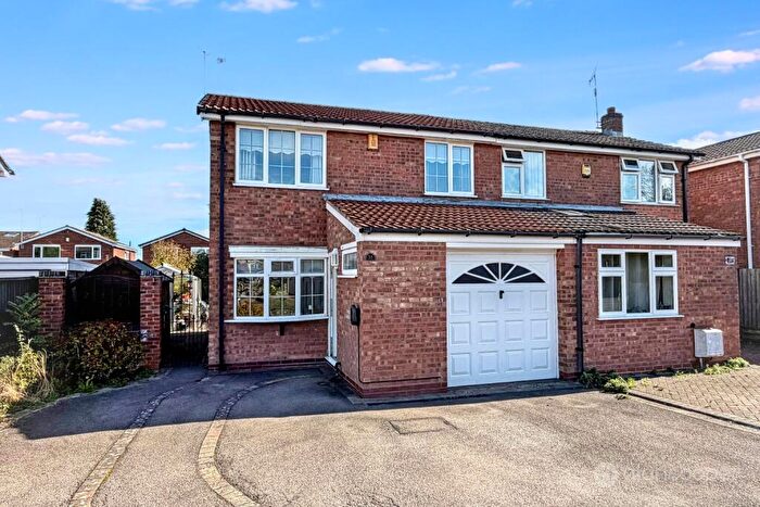 3 Bedroom Semi Detached House For Sale In Leaward Close, Stockingford, Nuneaton, CV10