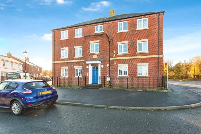 2 Bedroom Apartment For Sale In Warbler Close, Aylesbury, HP19