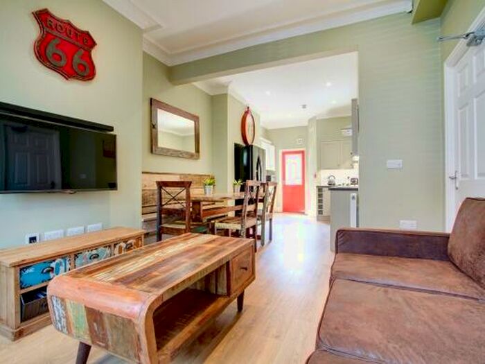 6 Bedroom Terraced House To Rent In Cawdor Road, Manchester, M14