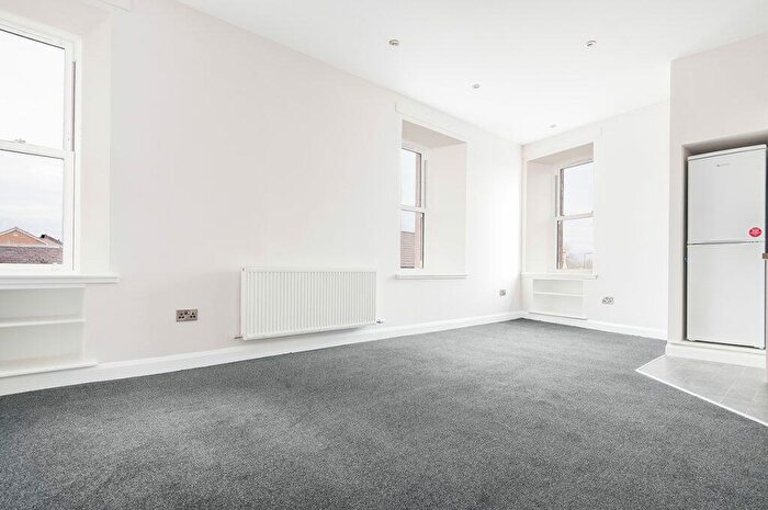 3 Bedroom Flat To Rent In L – Drum Street, Edinburgh, EH17