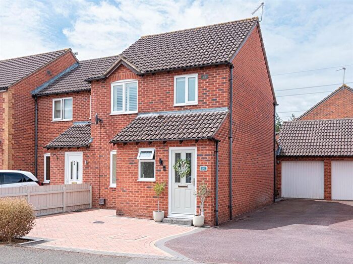 3 Bedroom End Of Terrace House For Sale In Balmoral Close, Chippenham, SN14