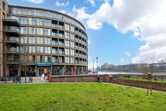 2 Bedroom Flat To Rent In Queens Wharf, Crisp Road, London, W6