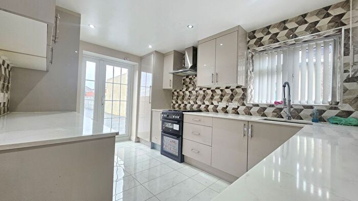 3 Bedroom Maisonette To Rent In Wentworth Crescent, Hayes, Middlesex, UB3