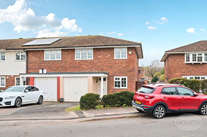 4 Bedroom End Of Terrace House For Sale In Cumberland Avenue, Guildford, Surrey, GU2