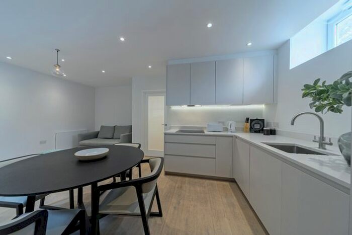 1 Bedroom Flat To Rent In St Stephens Gardens, Notting Hill, W2