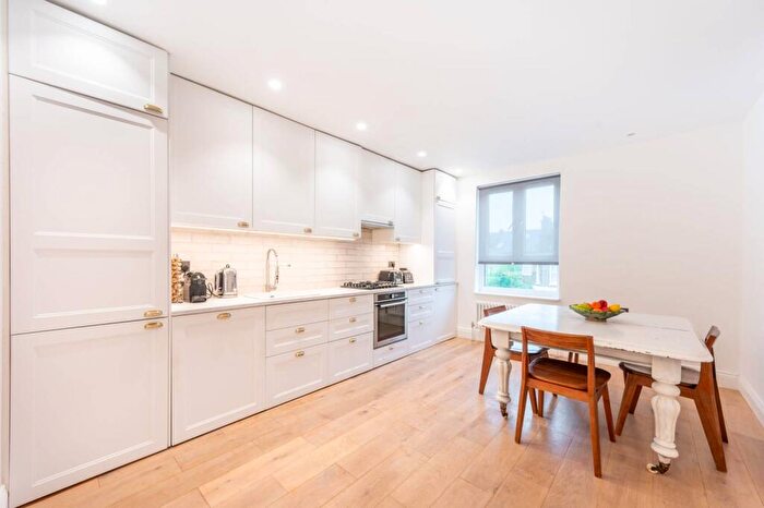 3 Bedroom Flat For Sale In Buchanan Gardens, Kensal Green, London, NW10