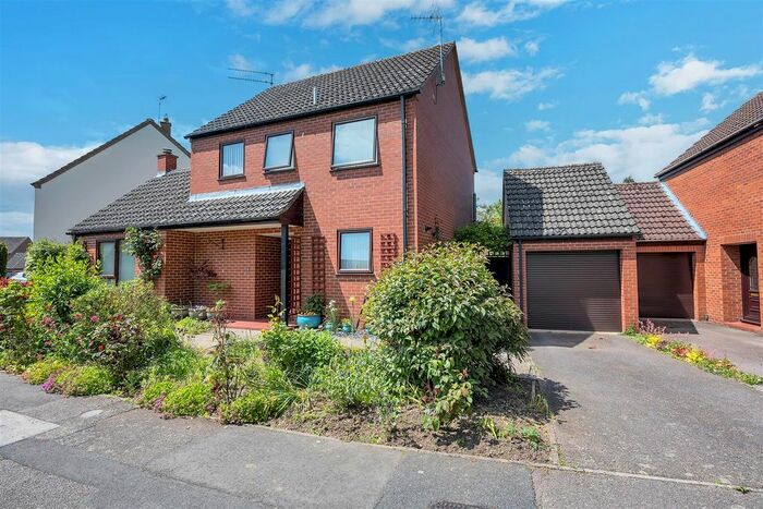 3 Bedroom Property For Sale In Carnoustie Drive, Fornham St. Martin, Bury St. Edmunds, IP28