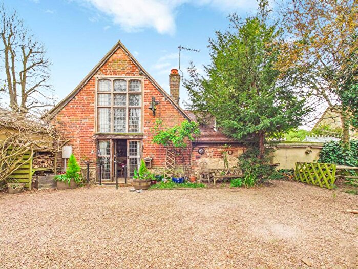 3 Bedroom Detached House For Sale In Churchway, Haddenham, HP17