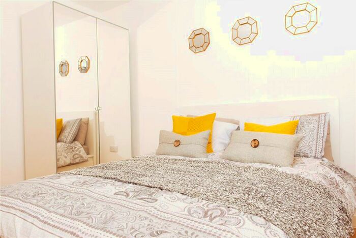 3 Bedroom Flat To Rent In The Plaza, Advent Way, Ancoats, Manchester, M4