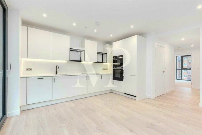 2 Bedroom Apartment To Rent In Willowbrook, Woodberry Down, London, N4