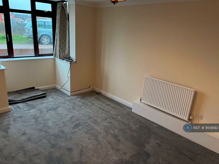 1 Bedroom Flat To Rent In Ham Villas, Newbury, RG14