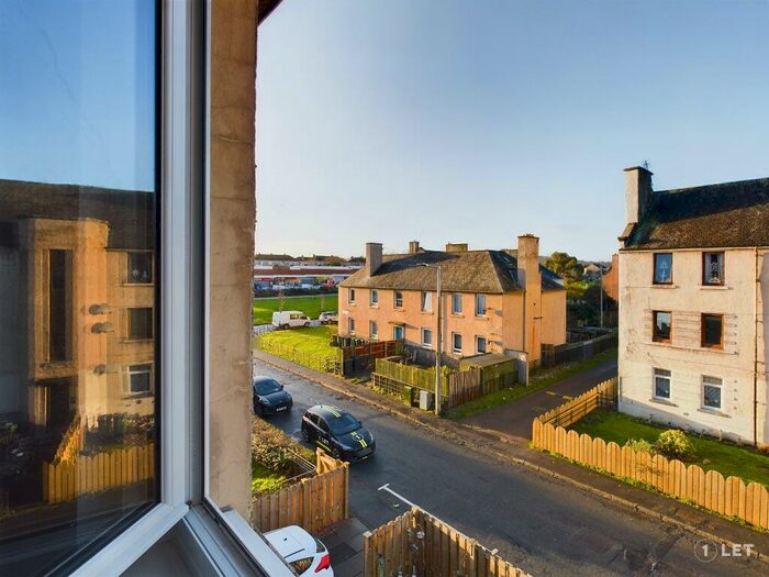 3 Bedroom Flat To Rent In Ferry Road Grove, Crewe Toll, Edinburgh, EH4