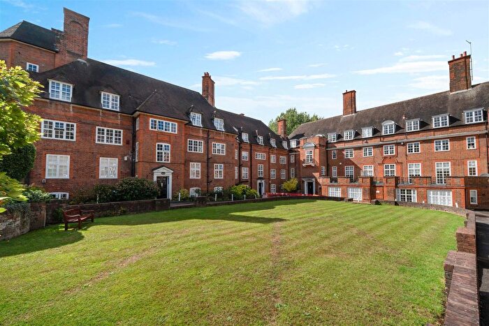 3 Bedroom Flat For Sale In Heathcroft, Hampstead Way, London, NW11