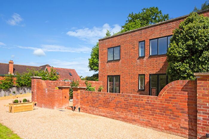 2 Bedroom Flat For Sale In Rosemary Lane, Flimwell, TN5