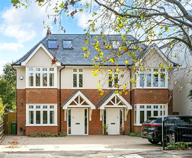 4 Bedroom Semi Detached House For Sale In Wensleydale Road, Hampton, TW12