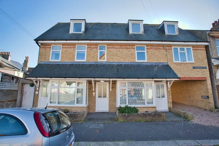 2 Bedroom Flat To Rent In Curzon Road, Dover, CT17