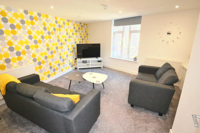 6 Bedroom Flat To Rent In Wilmslow Road, Fallowfield, Manchester, M14