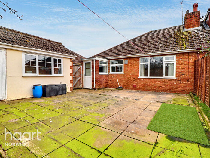 2 Bedroom Semi-Detached Bungalow For Sale In Peregrine Road, Norwich, NR7