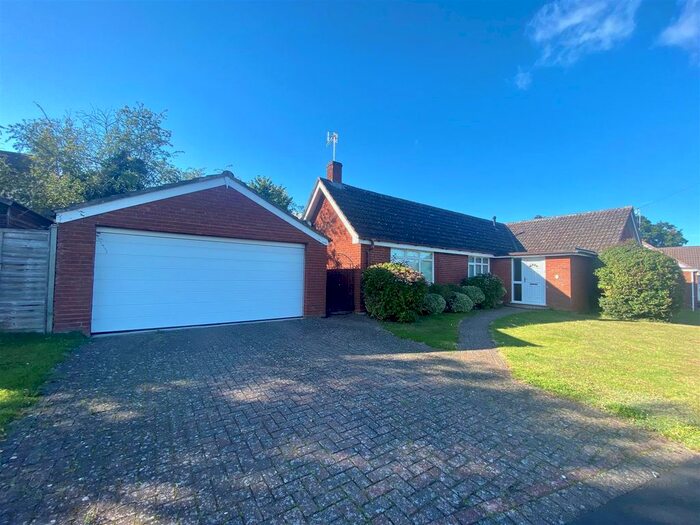 3 Bedroom Detached Bungalow For Sale In Windrush Crescent, Malvern, WR14