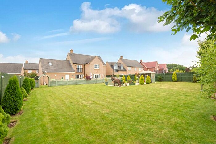 4 Bedroom Detached House For Sale In Vespasian Way, Chesterton, OX26