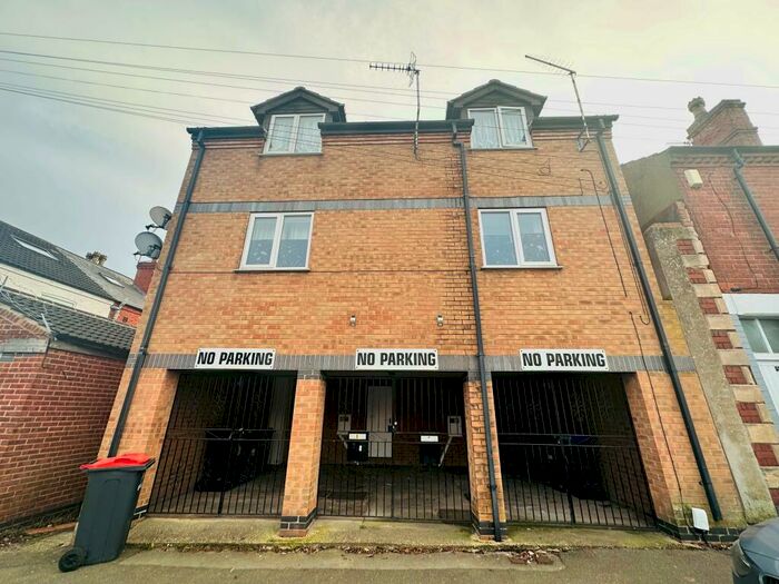 2 Bedroom Flat To Rent In Mosley Street, NG15