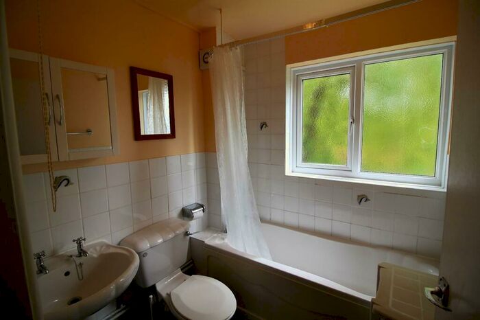 2 Bedroom Apartment To Rent In Elizabeth Court, Aberdeen Road, SO17
