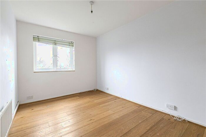 2 Bedroom Flat For Sale In Fitzhugh Grove, London, SW18