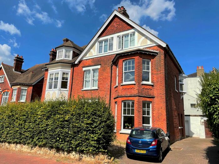 2 Bedroom Flat To Rent In Boyne Park, Tunbridge Wells, Kent, TN4