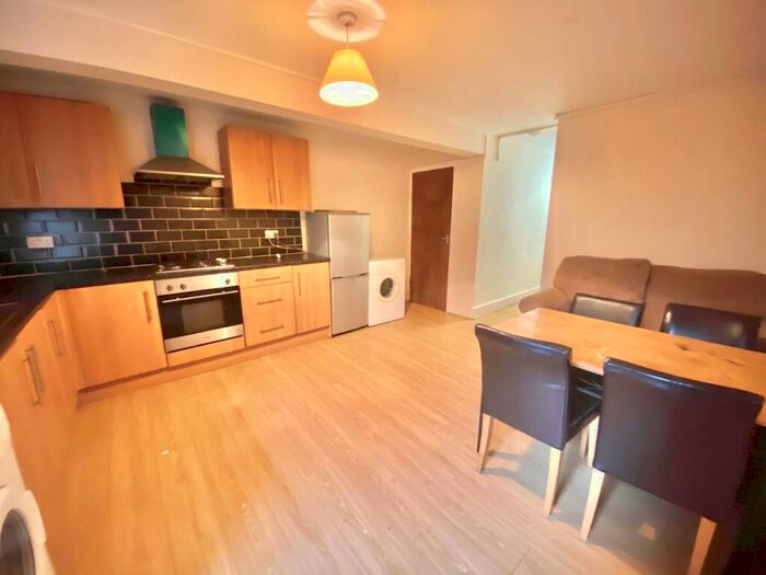 2 Bedroom Flat To Rent In Water Street, Huddersfield, HD1