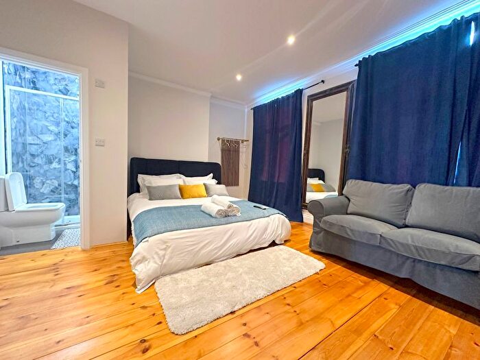 Studio To Rent In Cricklewood Broadway, London, NW2