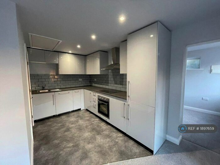 1 Bedroom Flat To Rent In London Road, Chalfont St. Giles, HP8