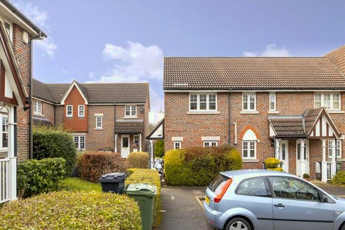2 Bedroom End Of Terrace House To Rent In Fawcett Close, London, SW16
