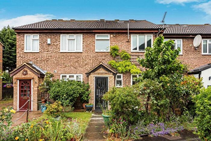 4 Bedroom Property For Sale In Walker Close, Hampton, TW12