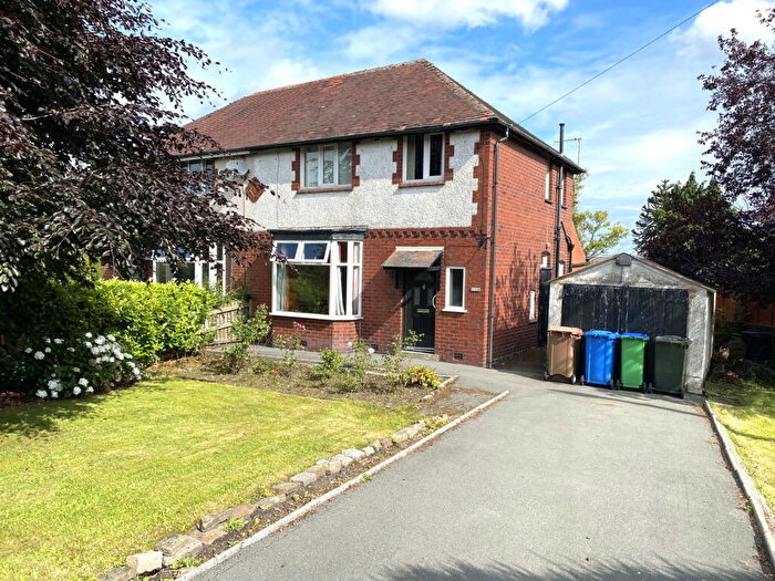 3 Bedroom Semi-Detached House For Sale In Ashgrove, Thornham, Rochdale, OL16