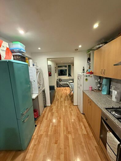 1 Bedroom Maisonette For Sale In Whitton Walk, London, E3